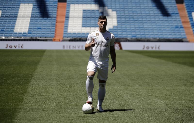 Real Madrid Jovic'i tanıttı
